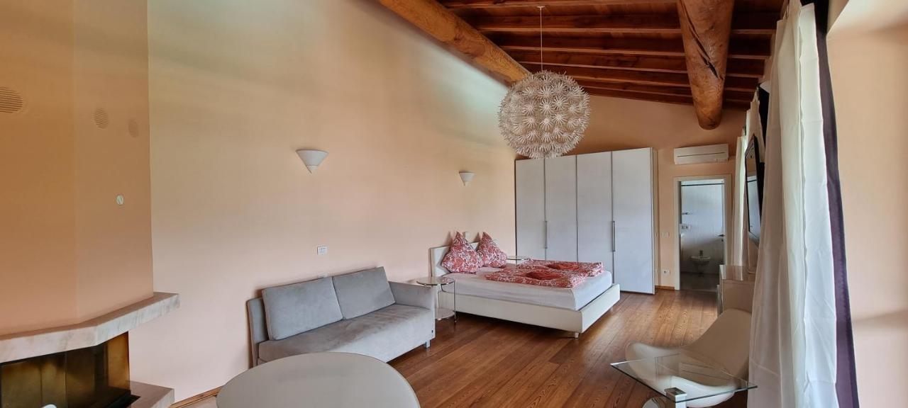 Casa Romantica Colico Esterno foto
