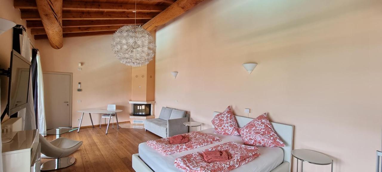 Casa Romantica Colico Esterno foto